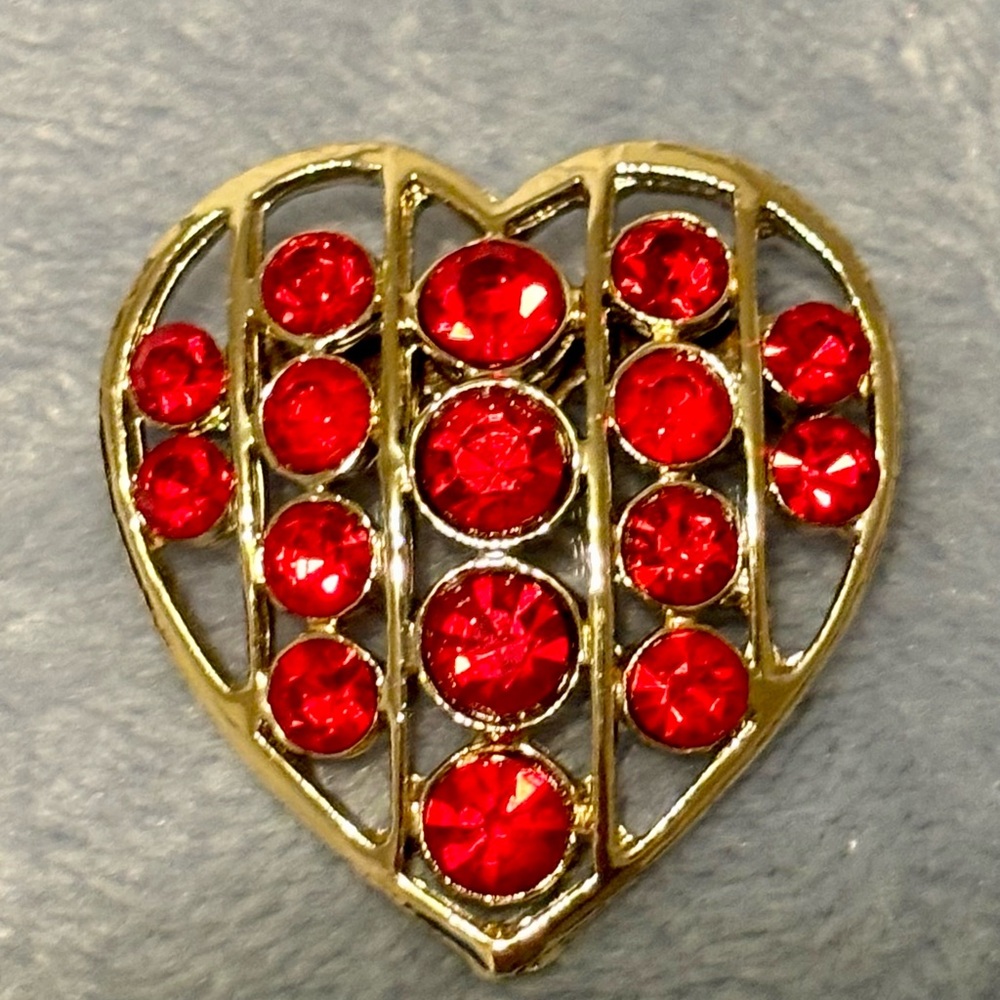 Beautiful heart shaped Brooch with Red crystals. Great for Valentines Day
